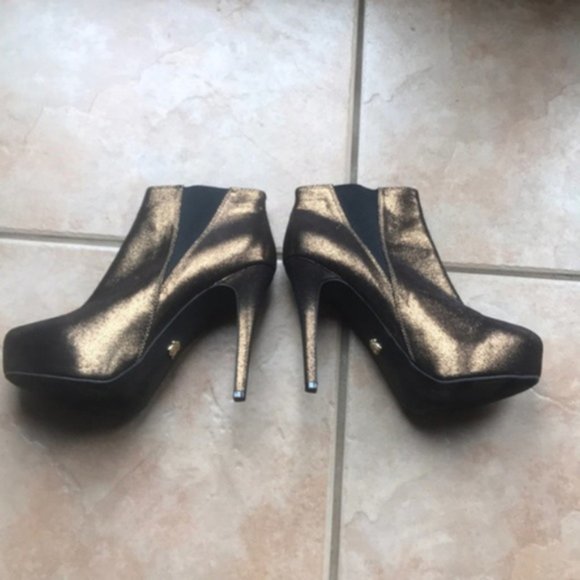 💕3/$30💕 NWOT Rock & Republic “Georgine” Bronze Ankle Booties Size 8.5M - Picture 2 of 8